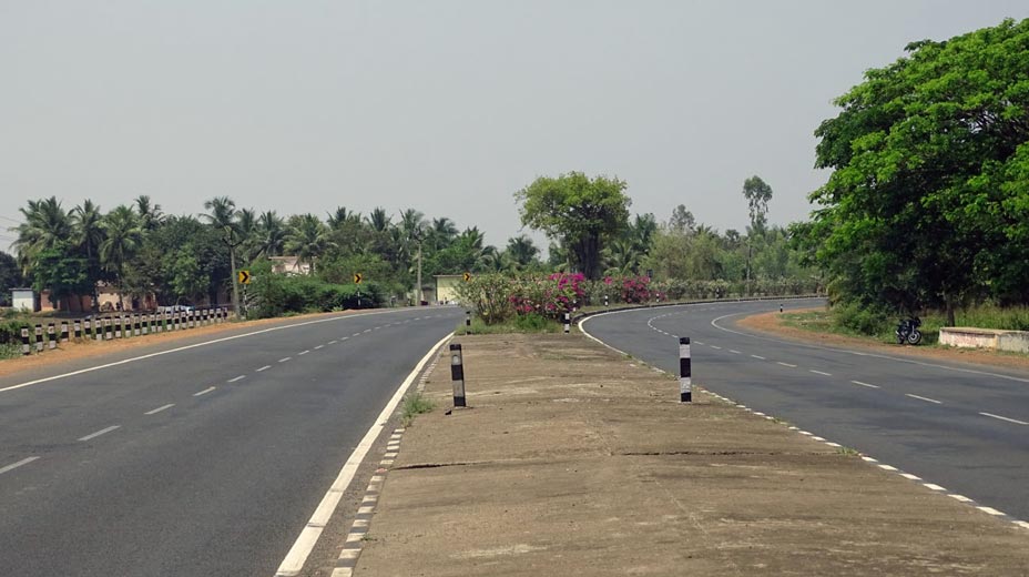 Bhimadole-Canal-Road